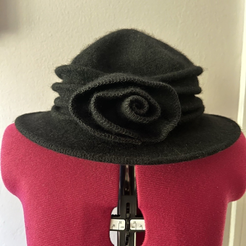 The Metropolitan Opera Black Wool Cloche Hat With Rosette